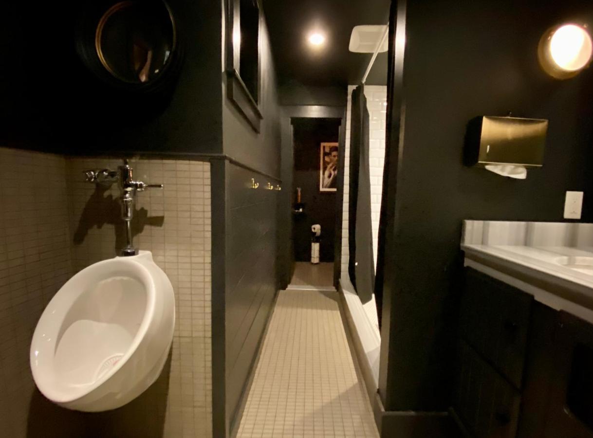 Crew'S Quarters Boarding House - Caters To Men Hotel Provincetown Buitenkant foto