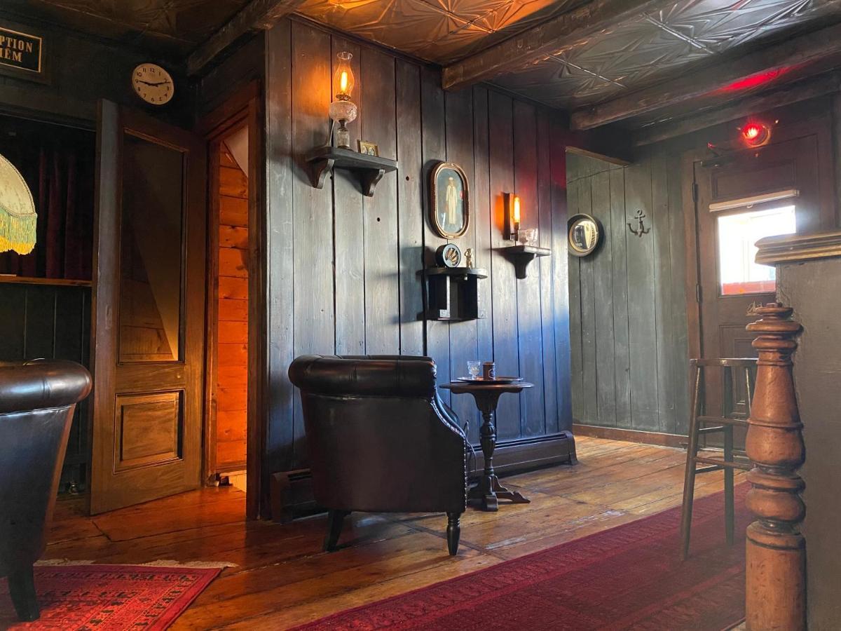 Crew'S Quarters Boarding House - Caters To Men Hotel Provincetown Buitenkant foto