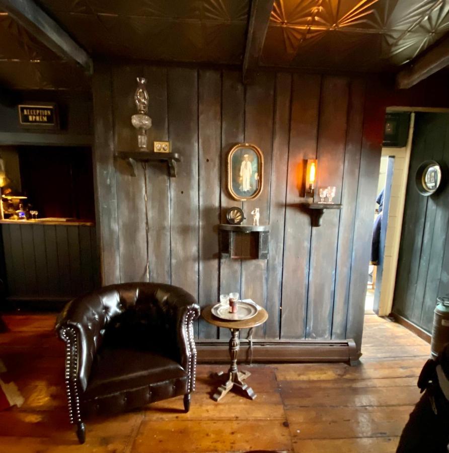 Crew'S Quarters Boarding House - Caters To Men Hotel Provincetown Buitenkant foto