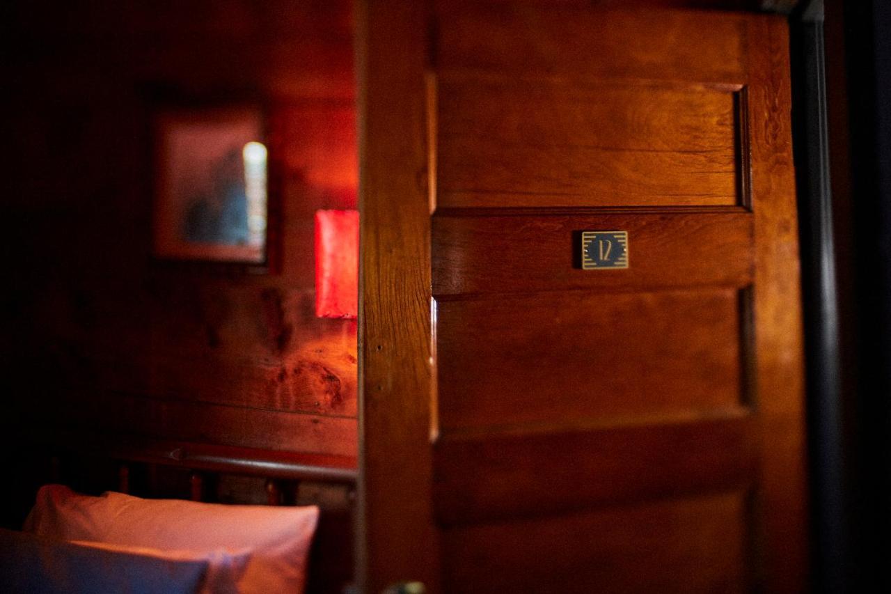 Crew'S Quarters Boarding House - Caters To Men Hotel Provincetown Buitenkant foto