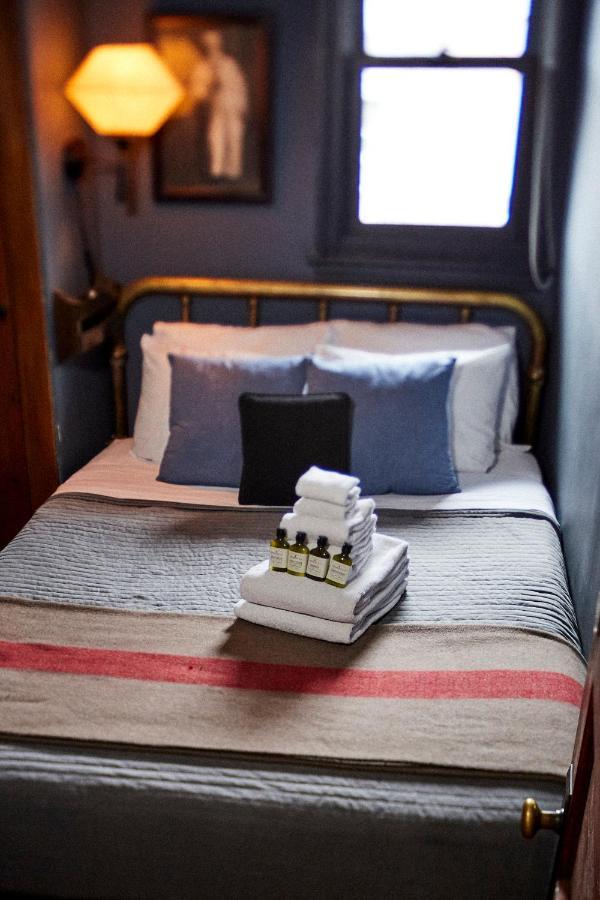Crew'S Quarters Boarding House - Caters To Men Hotel Provincetown Buitenkant foto